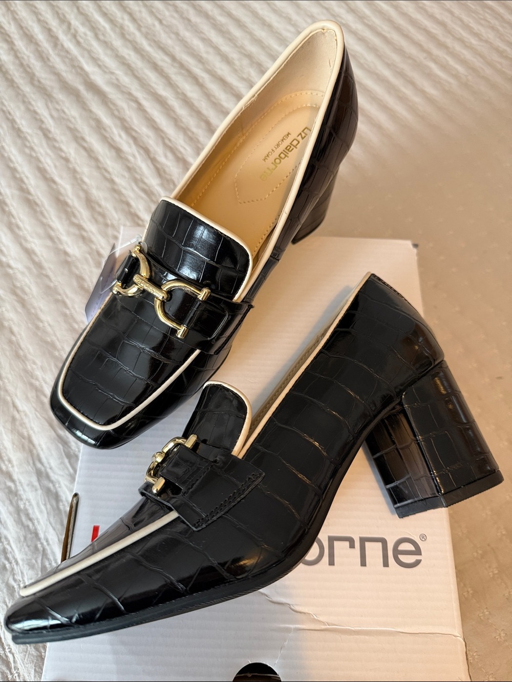 Super Stylish Black Croc-Embossed Block Heel Loafers w/ Cream Trim ❤️❤️ 6.5 WOW!